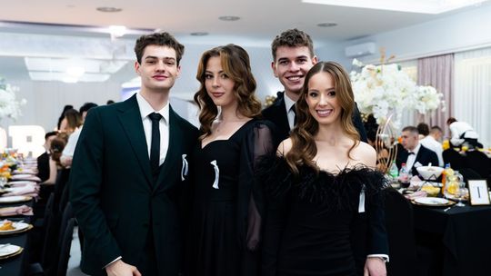 Studniówki 2025: Zespół Szkół nr 1 im. Jana Pawła II w Przysusze [FOTO/WIDEO]