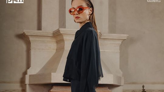 Stylizacje all-black z czarnymi sneakersami – na co zwrócić uwagę?