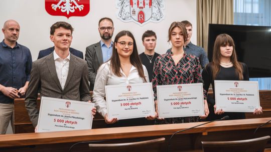 Stypendia Rady Miejskiej w Radomiu rozdane. Wsparcie trafiło do młodych, utalentowanych mieszkańców