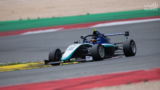 Sukces radomianina w Formule 4! 16-letni rajdowiec zdobył swoje pierwsze punkty