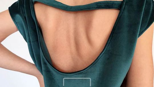 Sukienka welurowa – na chłodne jesienne dni