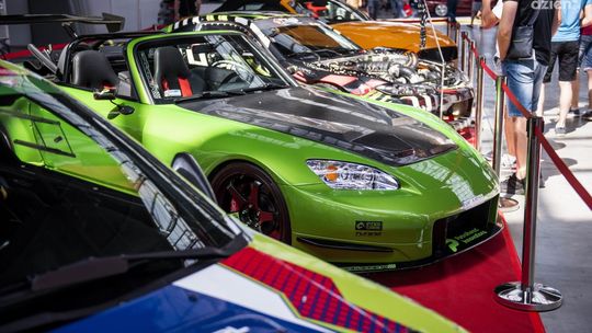 Supersamochody, klasyki, auta tuningowane i pokazy driftu – motoryzacyjne święto w Targach Kielce już w ten weekend!