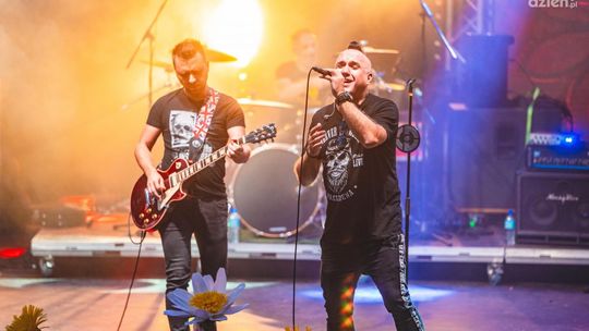 "Świat jaki znam" - nowy singiel Szymona Wydry i Carpe Diem zapowiedzią płyty na 30-lecie zespołu