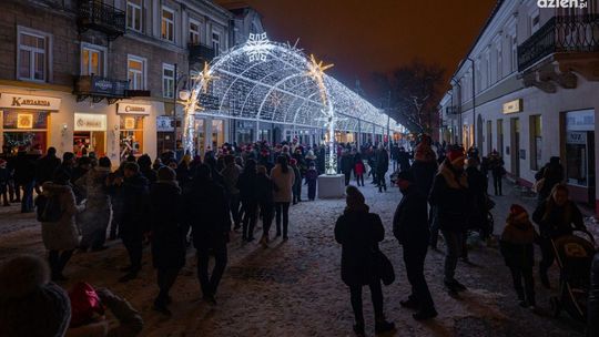 Świąteczna iluminacja rozbłysła na ul. Żeromskiego Świąteczna iluminacja rozbłysła na ul. Żeromskiego