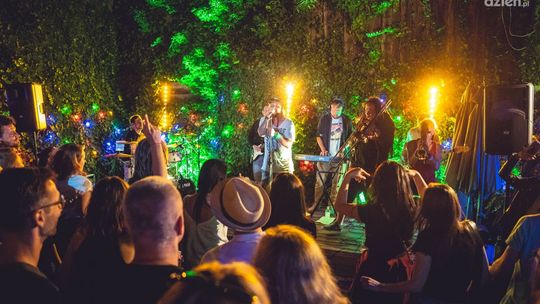 Świąteczny koncert Alicetea i Renegady Tribute Band