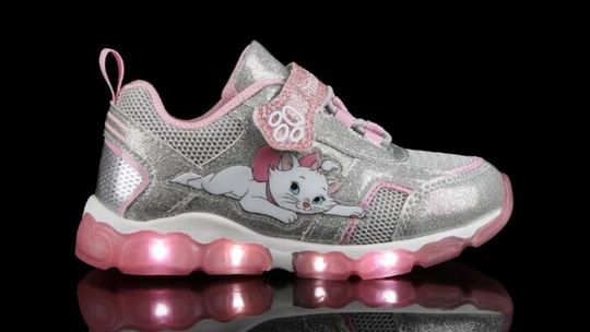 Świecące buty LED dla dziecka - czy warto je kupić?
