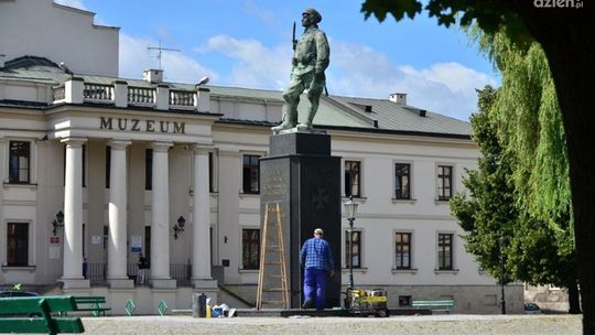 Święto Wojska Polskiego. Pomnik już lśni