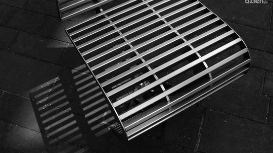 Szafy metalowe na akta i inne dokumenty — dlaczego warto je wybrać?