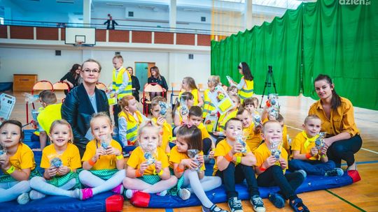 Szarówka za oknem, załóż odblaski!