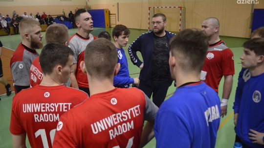 Szczypiorniści Uniwersytetu Radom wciąż otwierają tabelę II ligi. Enea Orlęta zawodzą