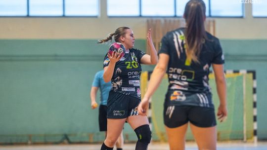 Szczypiornistki PreZero APR Radom w zaległym meczu zdeklasowały rywalki