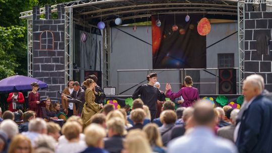 Szkoła podstawowa w Bieniędzicach ma nowy sztandar i hymn