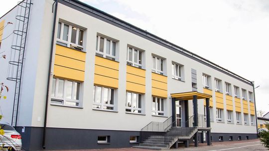 Szkoła w Skrzyńsku w gminie Przysucha już po termomodernizacji 