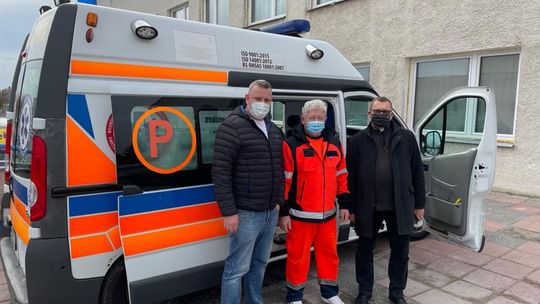 Szpital na Józefowie przekazał karetkę dla Ukrainy