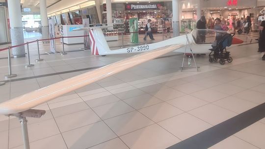 Szybowiec stanie w Galerii Słonecznej