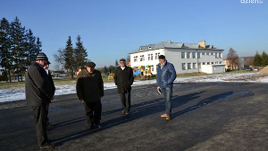 SZYDŁOWIEC. Boisko w Sadku już gotowe