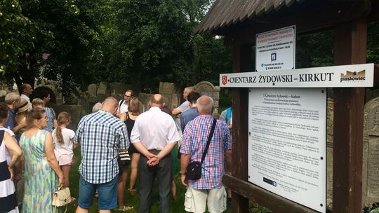 „Szydłowiec – cudze chwalicie, swego nie znacie...“