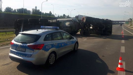 Szydłowiec. Kierowca ciężarówki zasnął za kierownicą