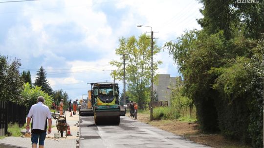 Szydłowiec. Nowa droga w Sadku