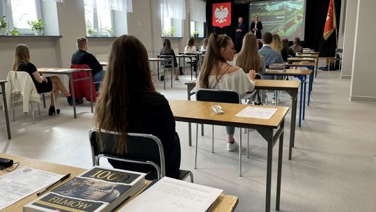 Szydłowieckie starostwo przyznało stypendia dla maturzystów