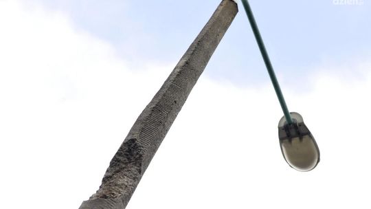 Ta latarnia może runąć!