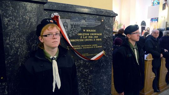 Tablica w hołdzie Orlętom Lwowskim