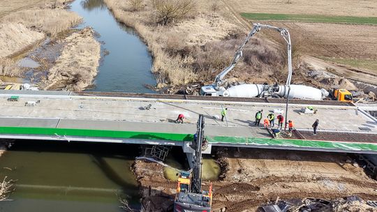 Tak powstaje nowy most na Radomce! Wideo i zdjęcia z drona