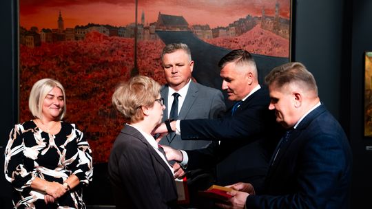 „Talent, pasja, intuicja” – otwarcie wyjątkowej wystawy w Muzeum im. Jacka Malczewskiego i medal "Gloria Artis"