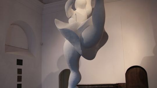 Tańcząca rzeźba w Elektrowni 