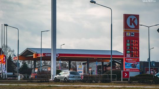 Tańsze paliwo i jedzenie. Od 1 lutego obniżka VAT