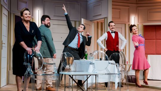 Teatr Powszechny im. Jana Kochanowskiego zaprasza na premierę „Prezentu Urodzinowego” Teatr Powszechny im. Jana Kochanowskiego zaprasza na premierę „Prezentu Urodzinowego”