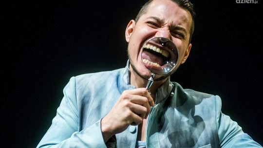 Teatr zaprasza na spektakl online