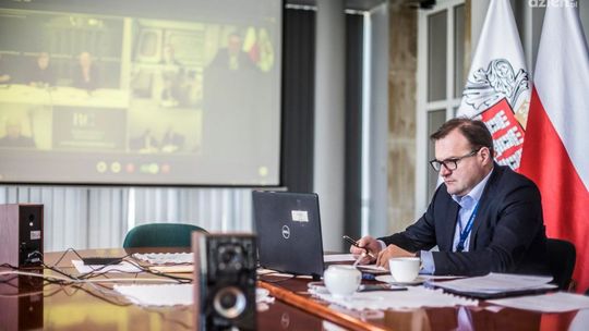 Telekonferencja premiera z prezydentem Radomia