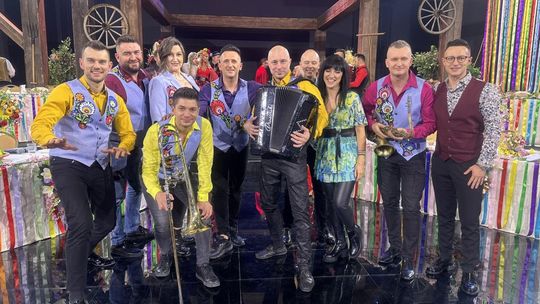 Telewizyjne show z udziałem grupy Playboys i radomskich muzyków