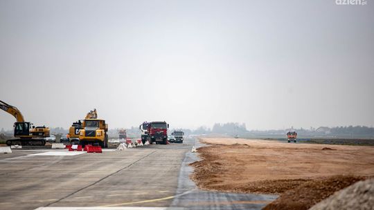 Termin budowy pasa startowego niezagrożony 