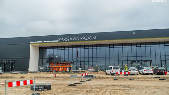 Terminal lotniska - trwają prace wykończeniowe. Podpisano też kolejne umowy [zdjęcia]