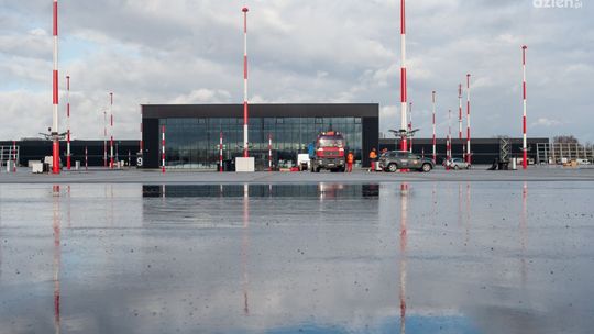 Terminal na lotnisku prawie gotowy [ZDJĘCIA]