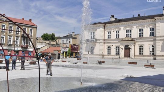 Testowali nowe fontanny na deptaku. Zobacz zdjęcia!