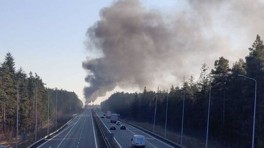 Tir płonął na trasie S7. Zobacz wideo! 