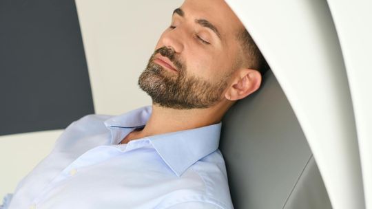 Tlenoterapia hiperbaryczna — czym jest i dlaczego zyskuje popularność?