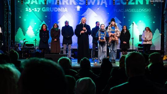 Tłumy na jarmarku na pl. Jagiellońskim