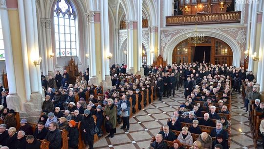 Tłumy na pogrzebie Tadeusza Wydry
