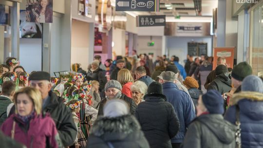 Tłumy na przedświątecznych zakupach w RHM