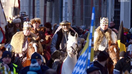 Tłumy radomian w IV Orszaku Trzech Króli