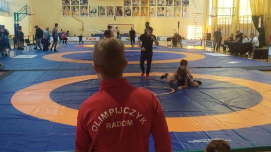 To mógł zrobić tylko Olimpijczyk! Aż 28 medali młodych zapaśników z Radomia