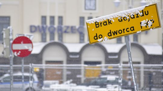 "To nie miasto odpowiada za bałagan wokół dworca PKP"