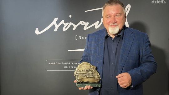 Tomasz Tyczyński z Nagrodą im. Cypriana Kamila Norwida