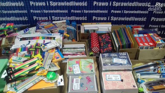 „Tornister pełen uśmiechów” z politykami PiS