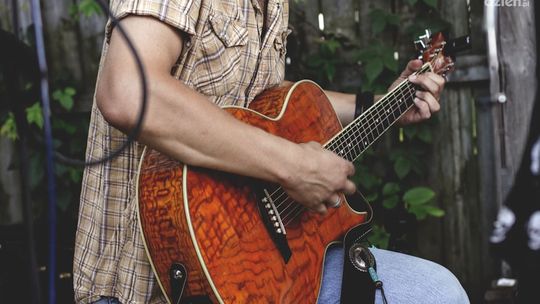 Tradycyjne festiwale w wiejskich okolicach: Coś więcej niż tylko muzyka i tańce!