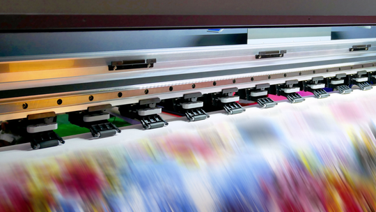 Tradycyjny Druk vs. Druk Cyfrowy: Która Metoda Lepsza dla Twojej Książki?